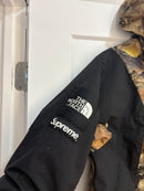 Supreme X TNF camo mountain light jacket - size L