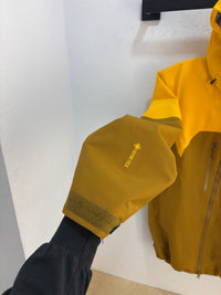 New Arcteryx Rush yellow yukon - size M womens