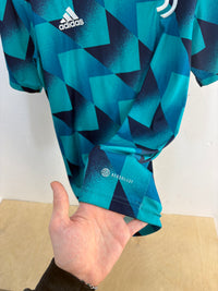 2022 Juventus training kit - size L