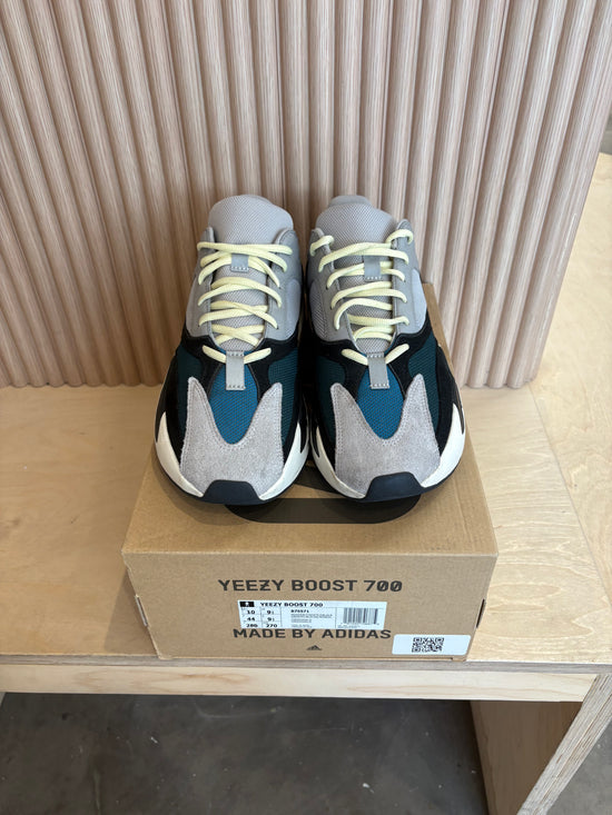 Yeezy 700 waverunner - size 10