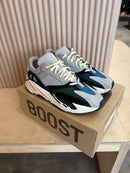 Yeezy 700 waverunner - size 10
