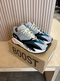 Yeezy 700 waverunner - size 10
