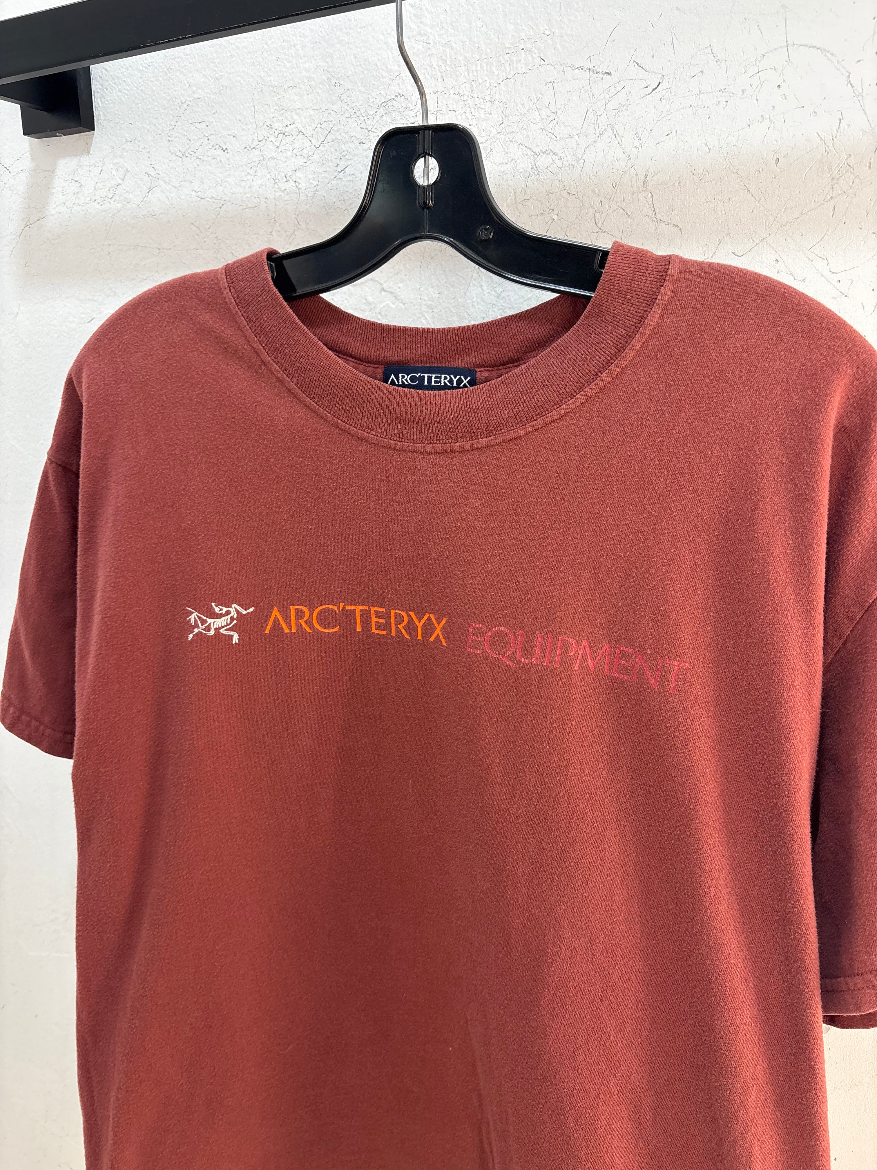 Y2k Arc'teryx EQT burgundy tee - size L
