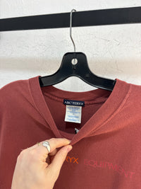 Y2k Arc'teryx EQT burgundy tee - size L
