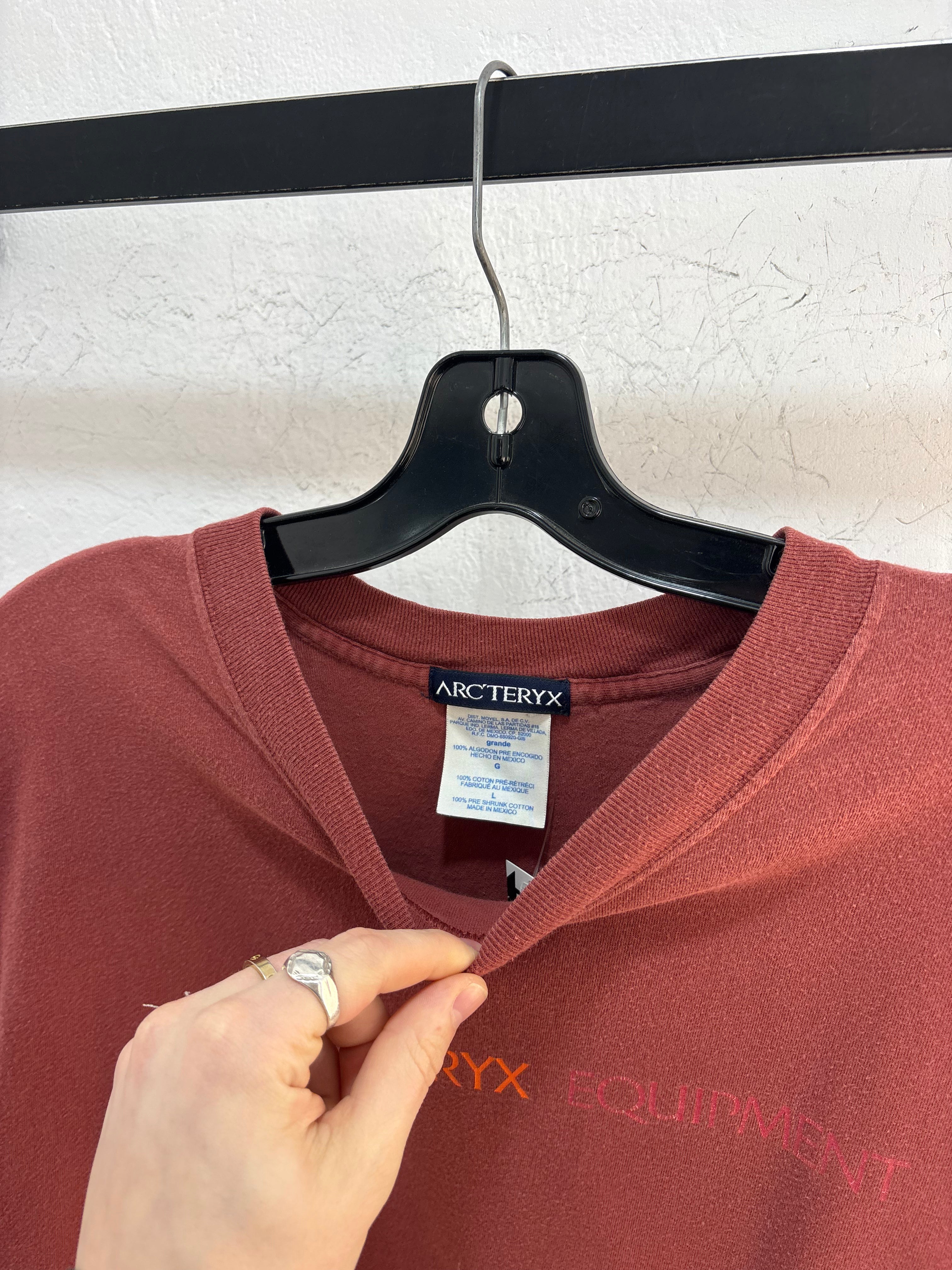 Y2k Arc'teryx EQT burgundy tee - size L