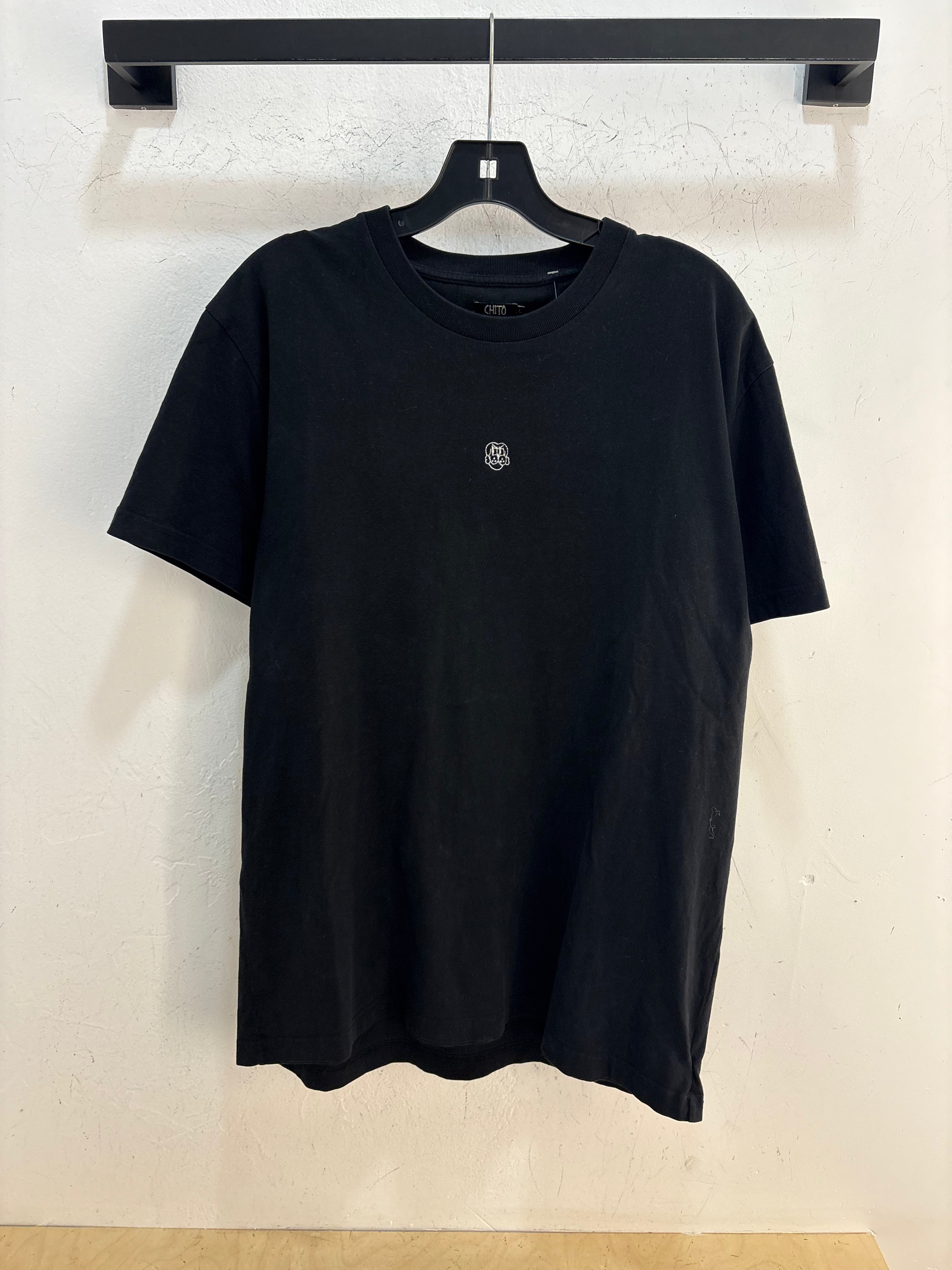 Chito black tee - size L
