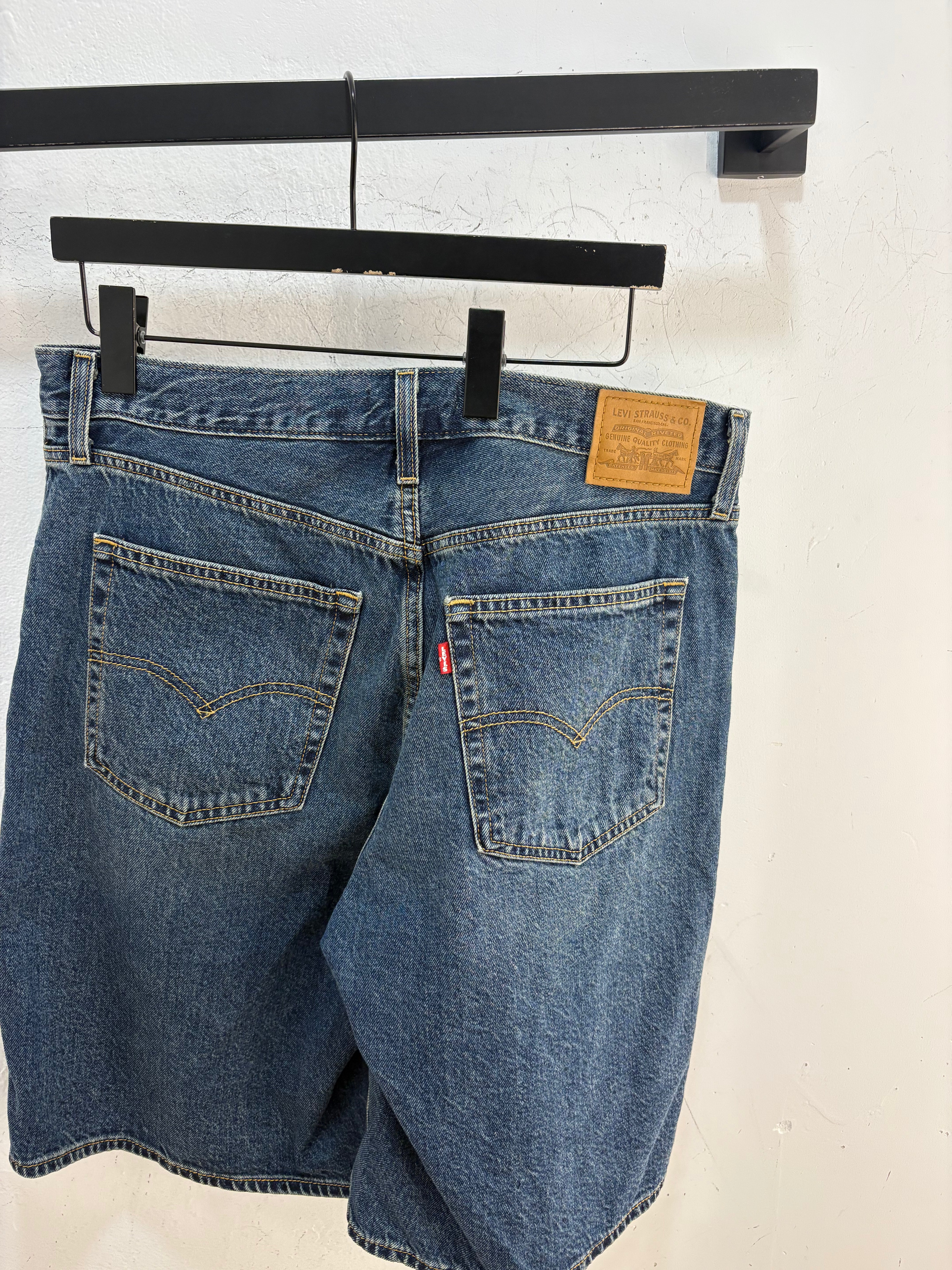 Levis baggy jorts - size 31
