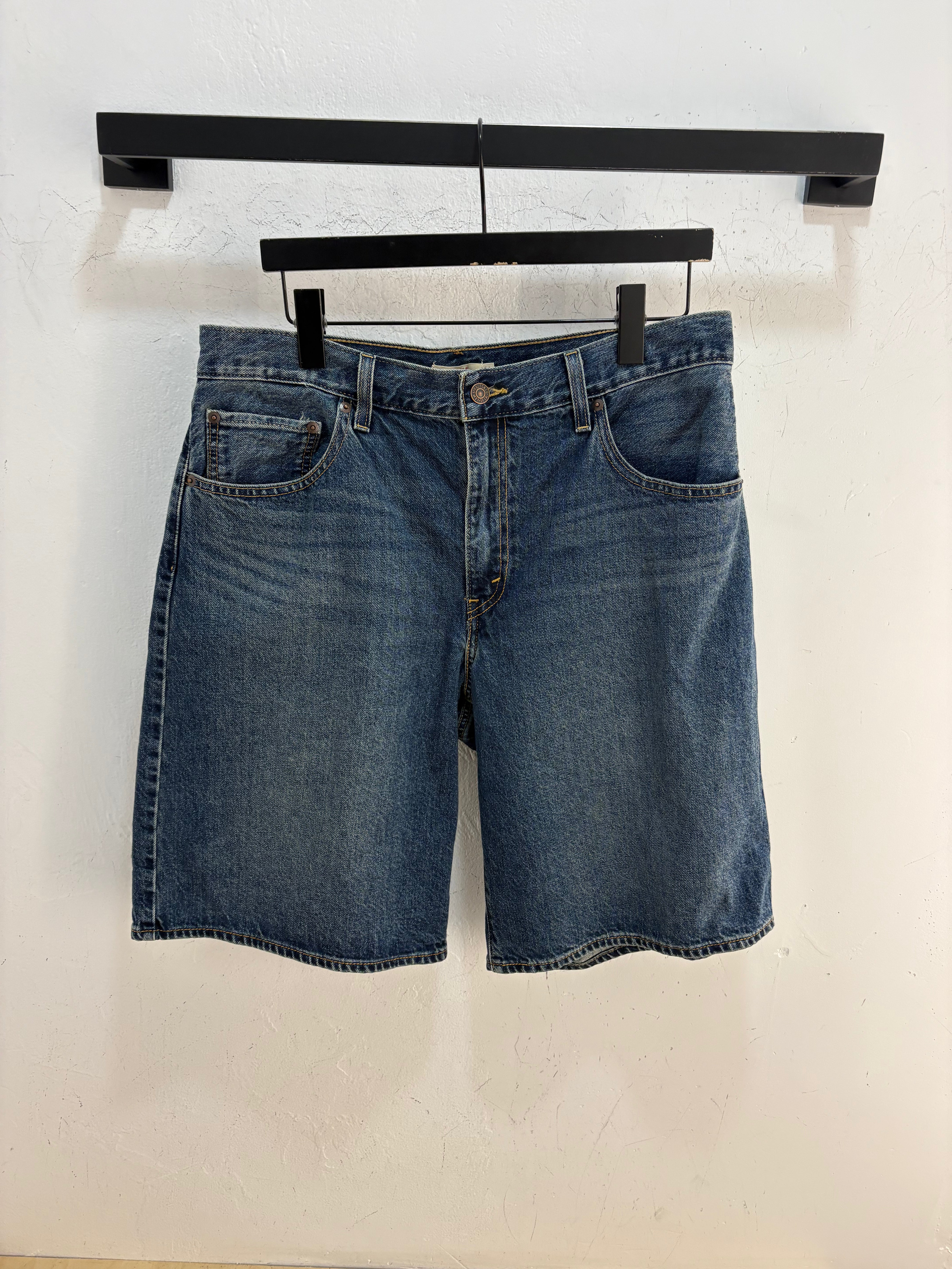Levis baggy jorts - size 31