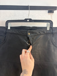 90s screaming eagle leather shorts - size XL