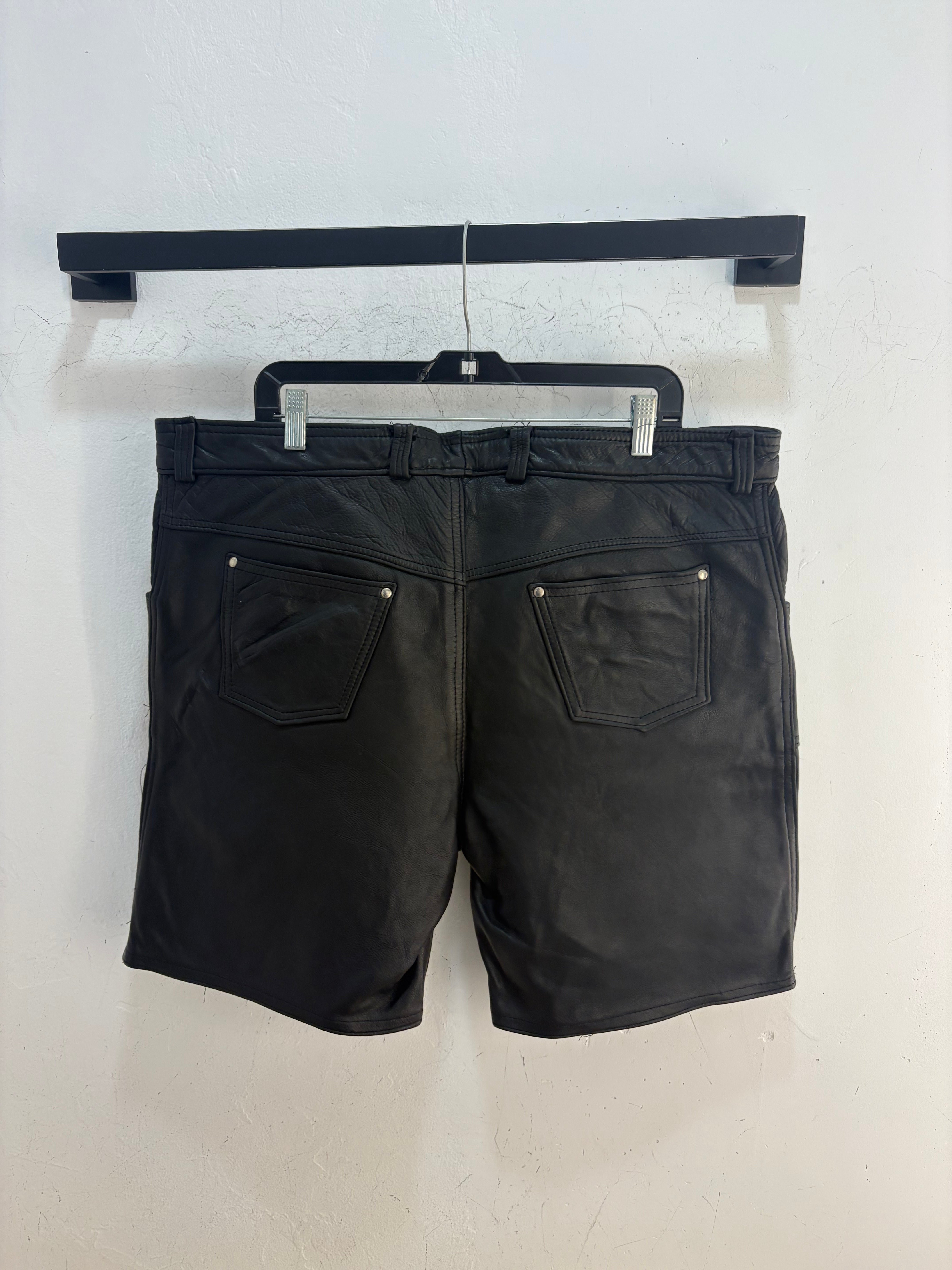 90s screaming eagle leather shorts - size XL