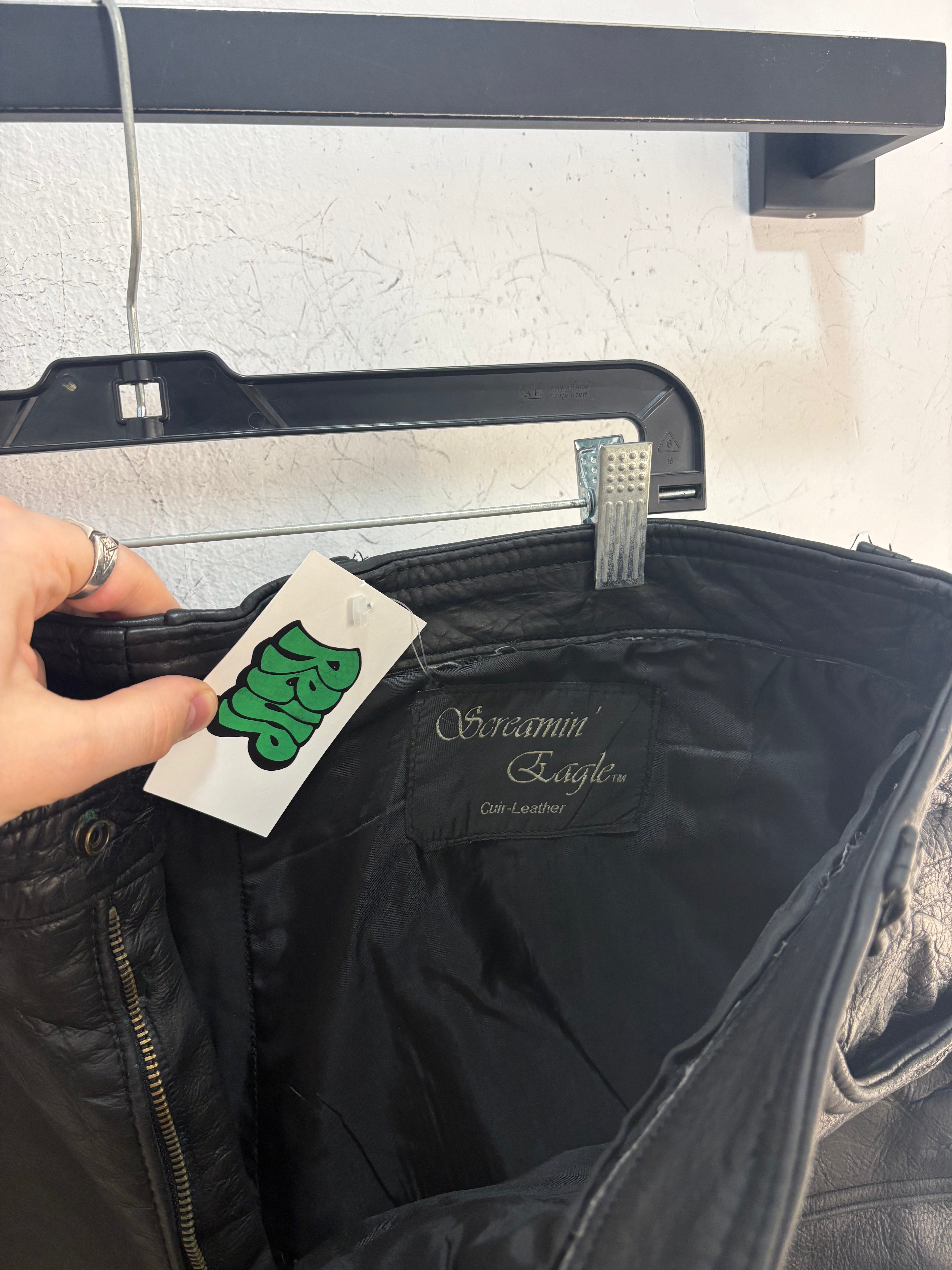90s screaming eagle leather shorts - size XL