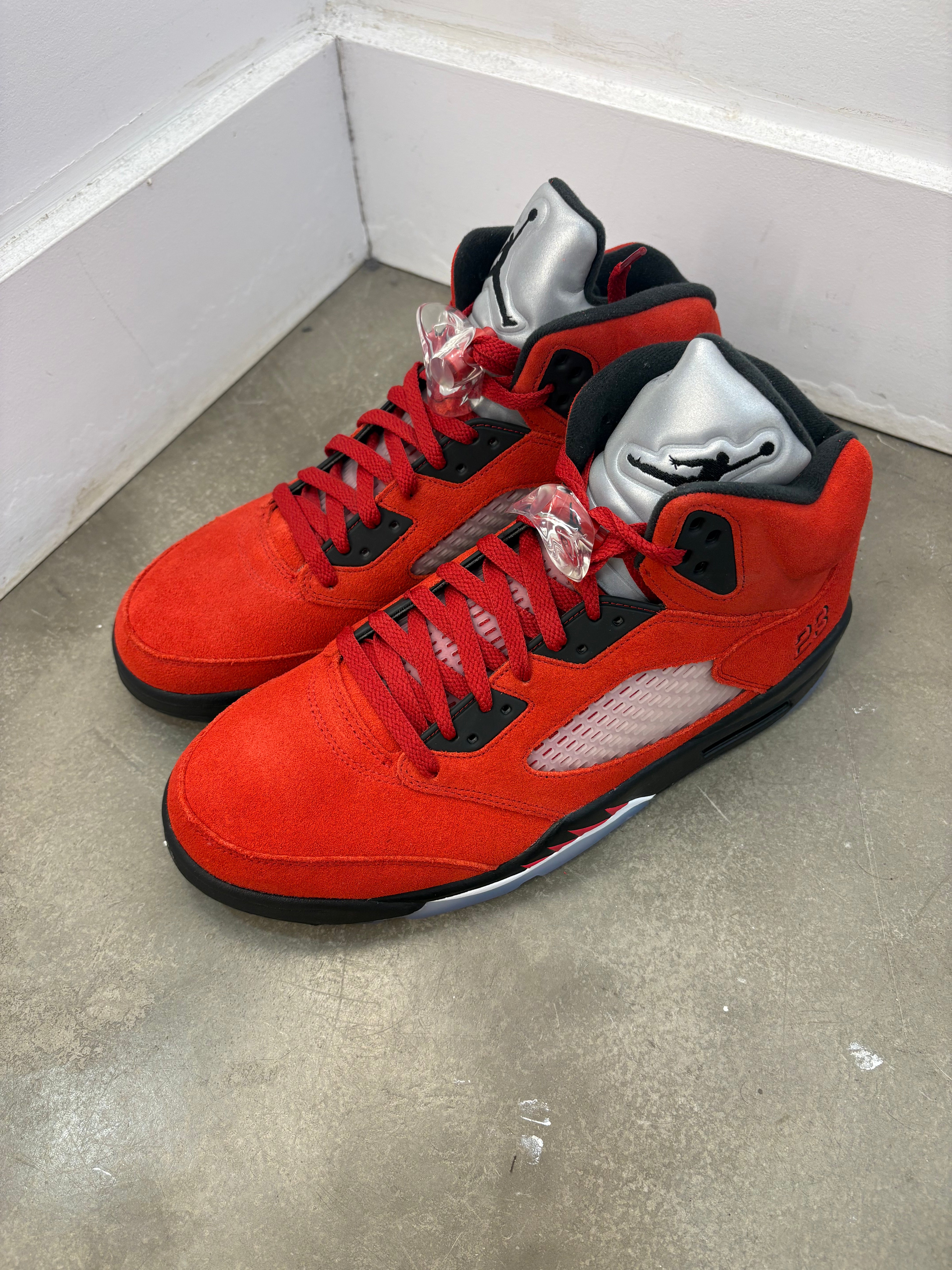 New jordan 5 red toro - size 12