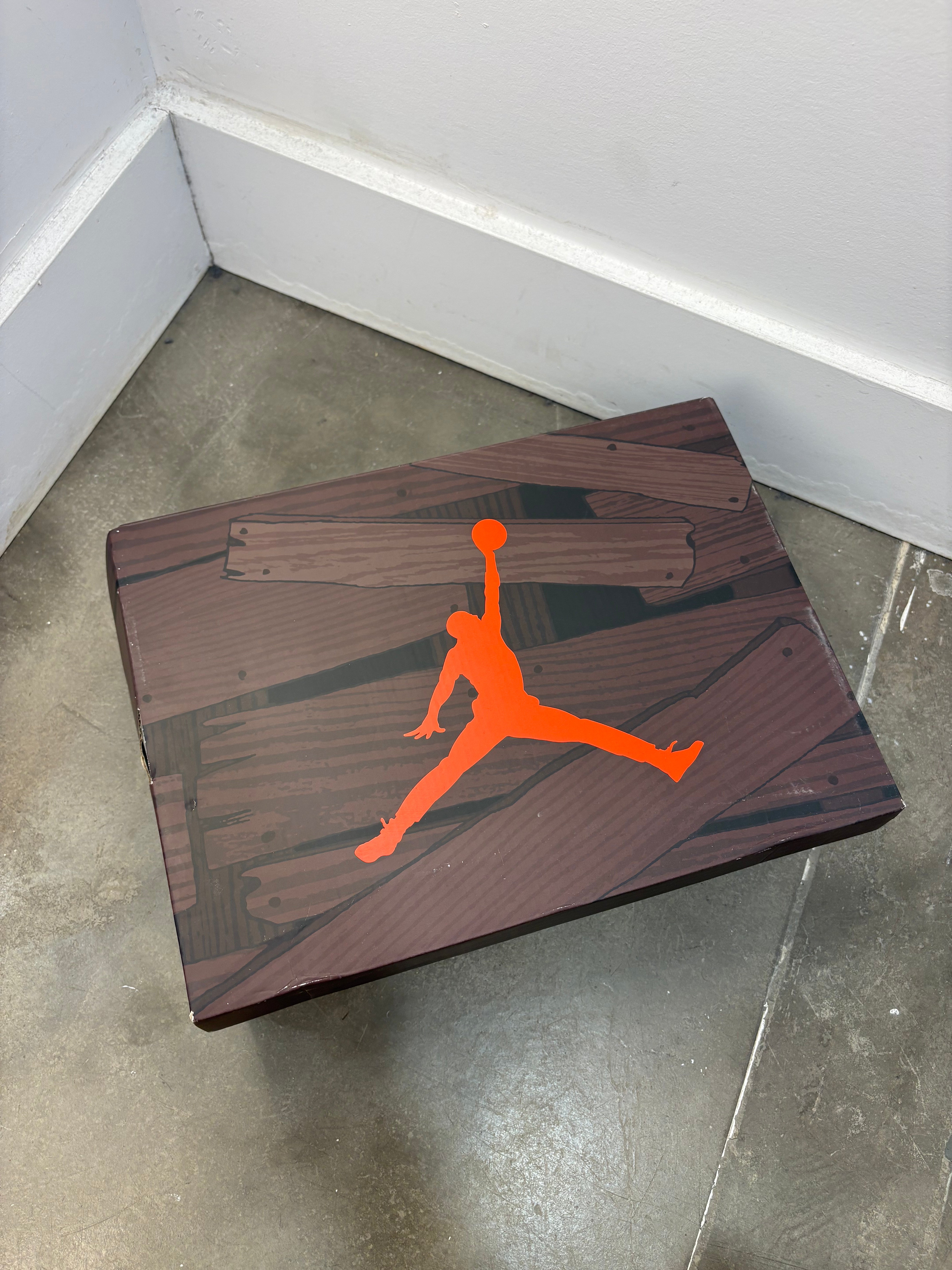 New jordan 5 red toro - size 12
