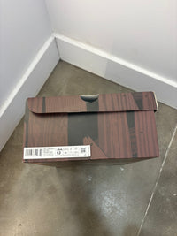 New jordan 5 red toro - size 12