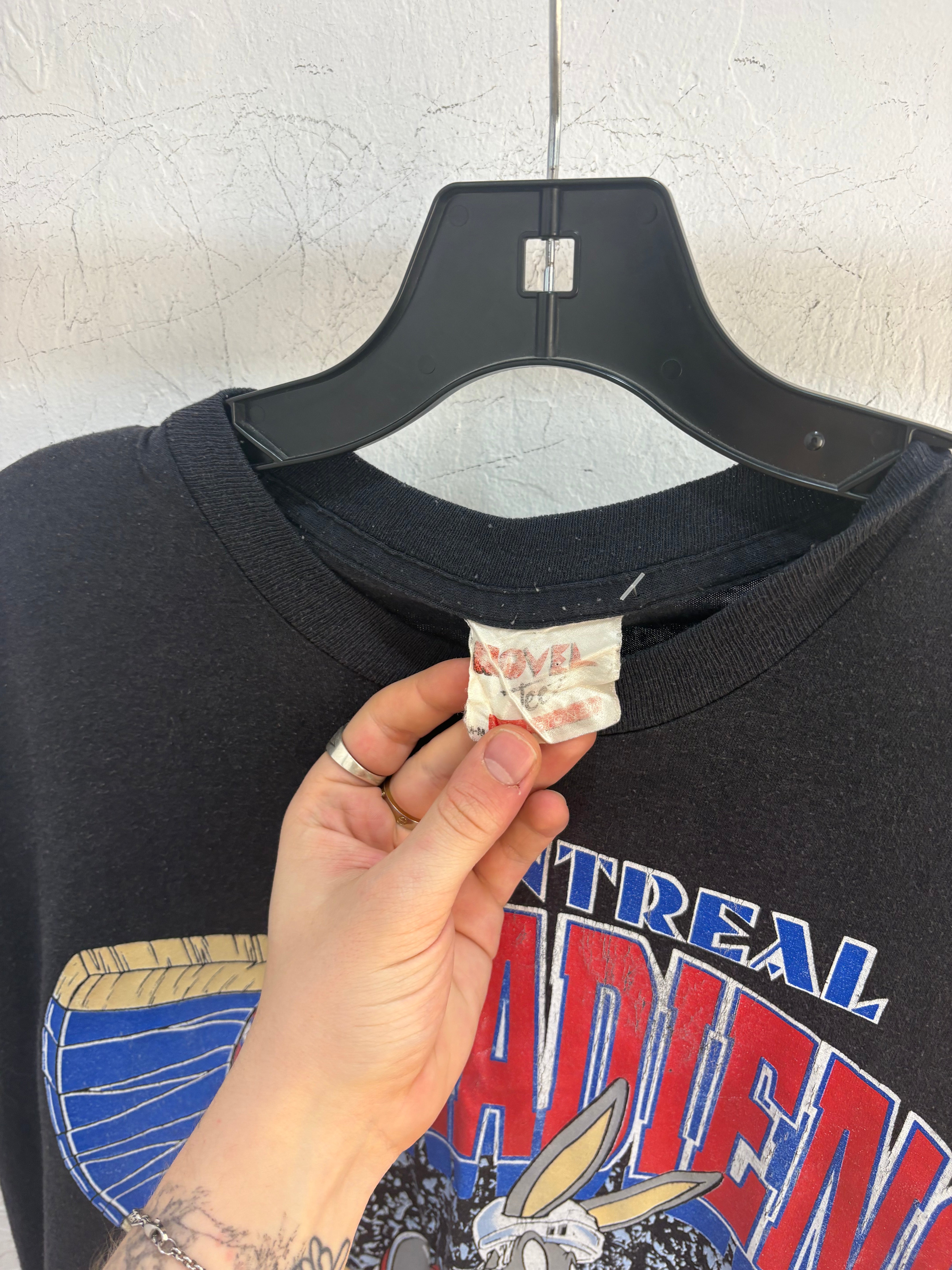 1993 Canadiens Looney tunes tee - size M
