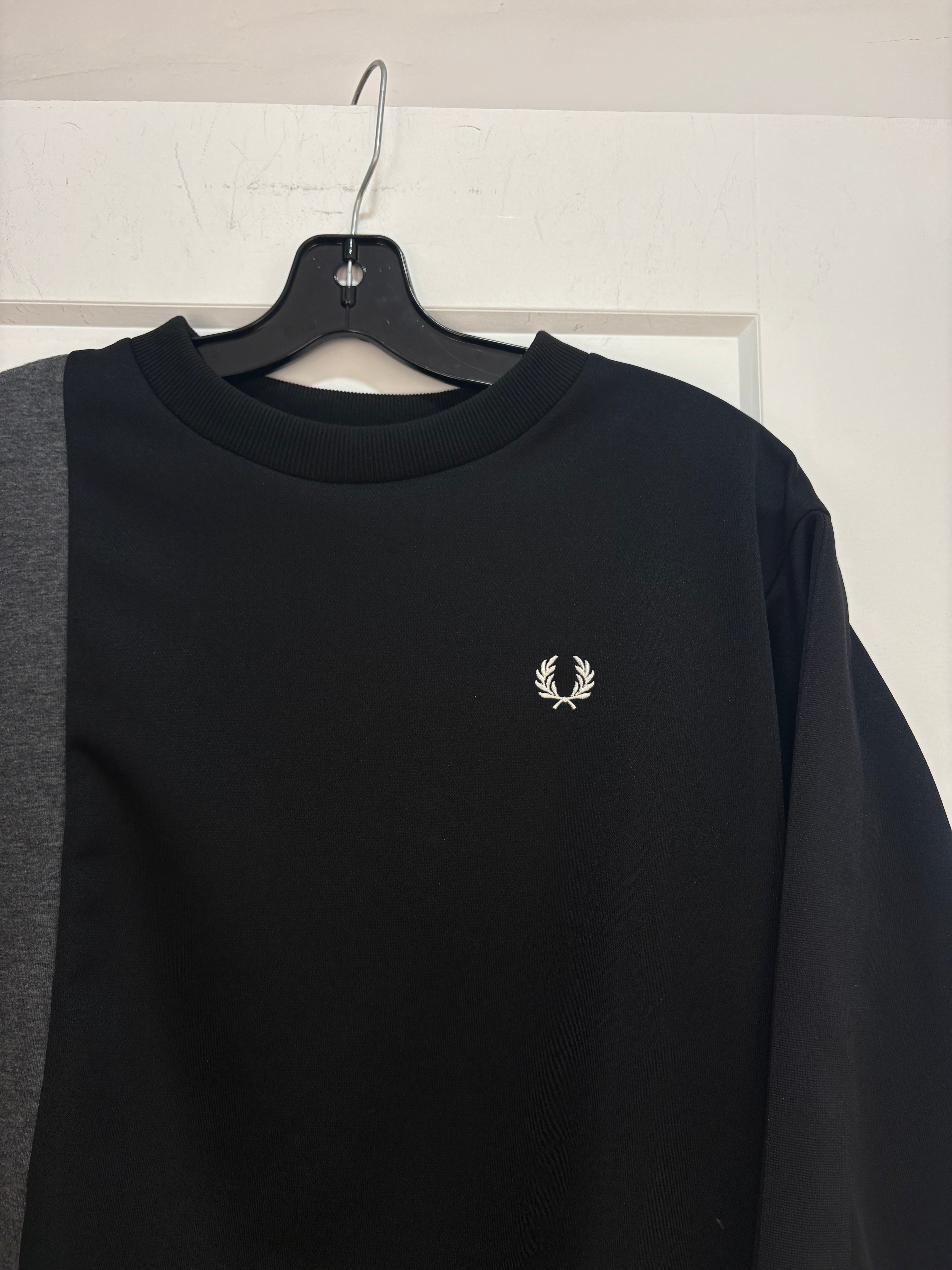 Fred Perry deconstructed crewneck - size S