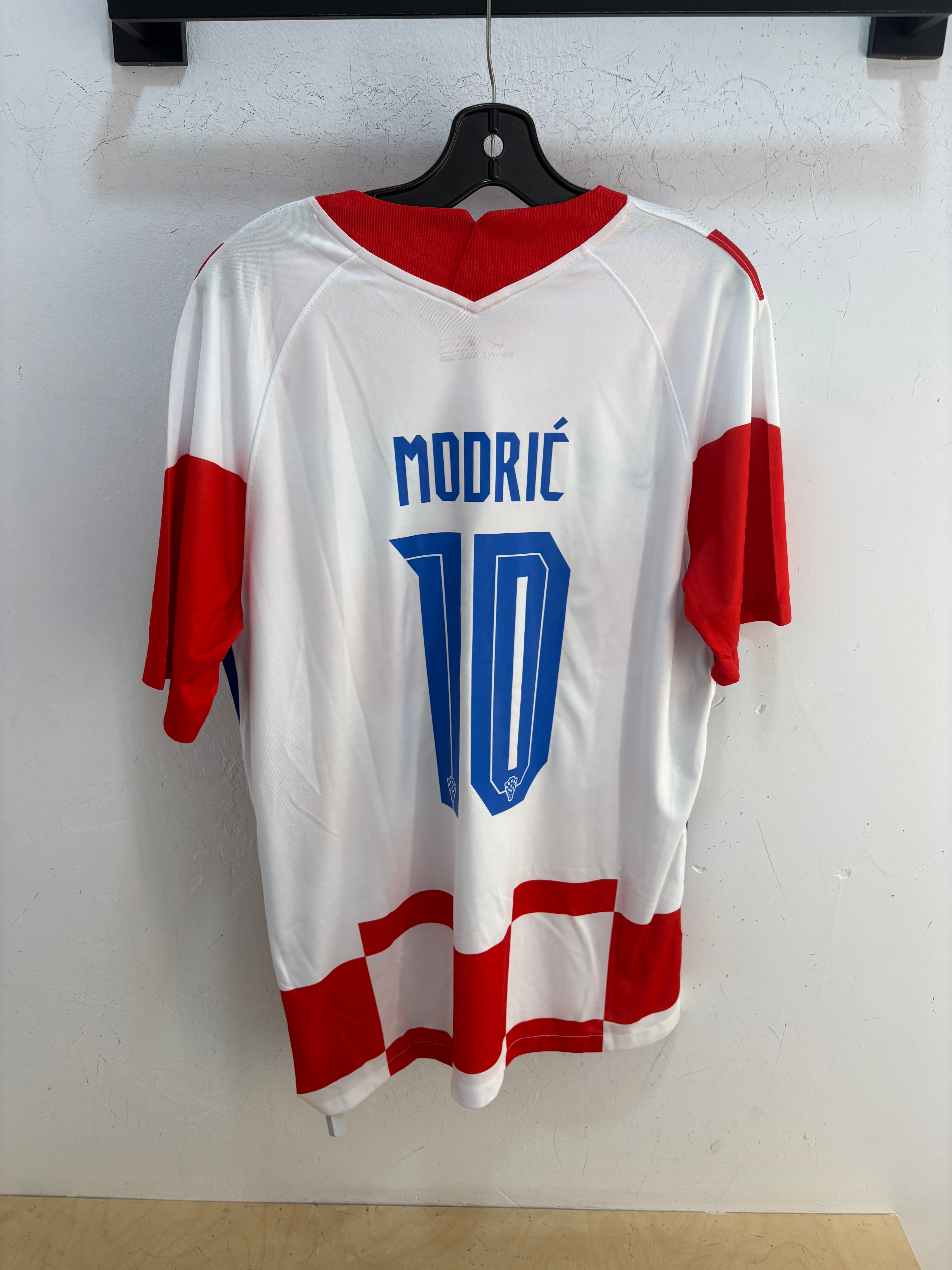 New Nike Modric Croatia jersey - size L