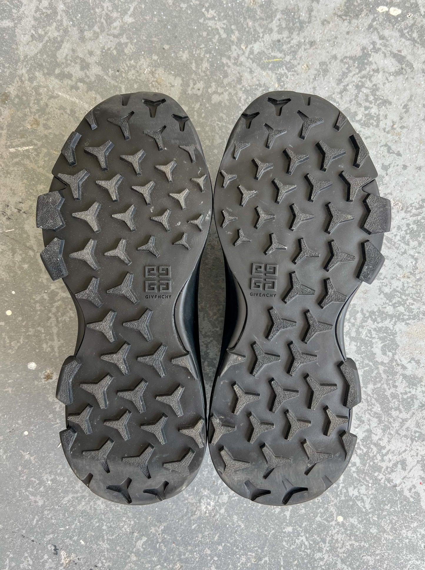 Givenchy Monumental Mallow Low black Shoe - Sz 45EU