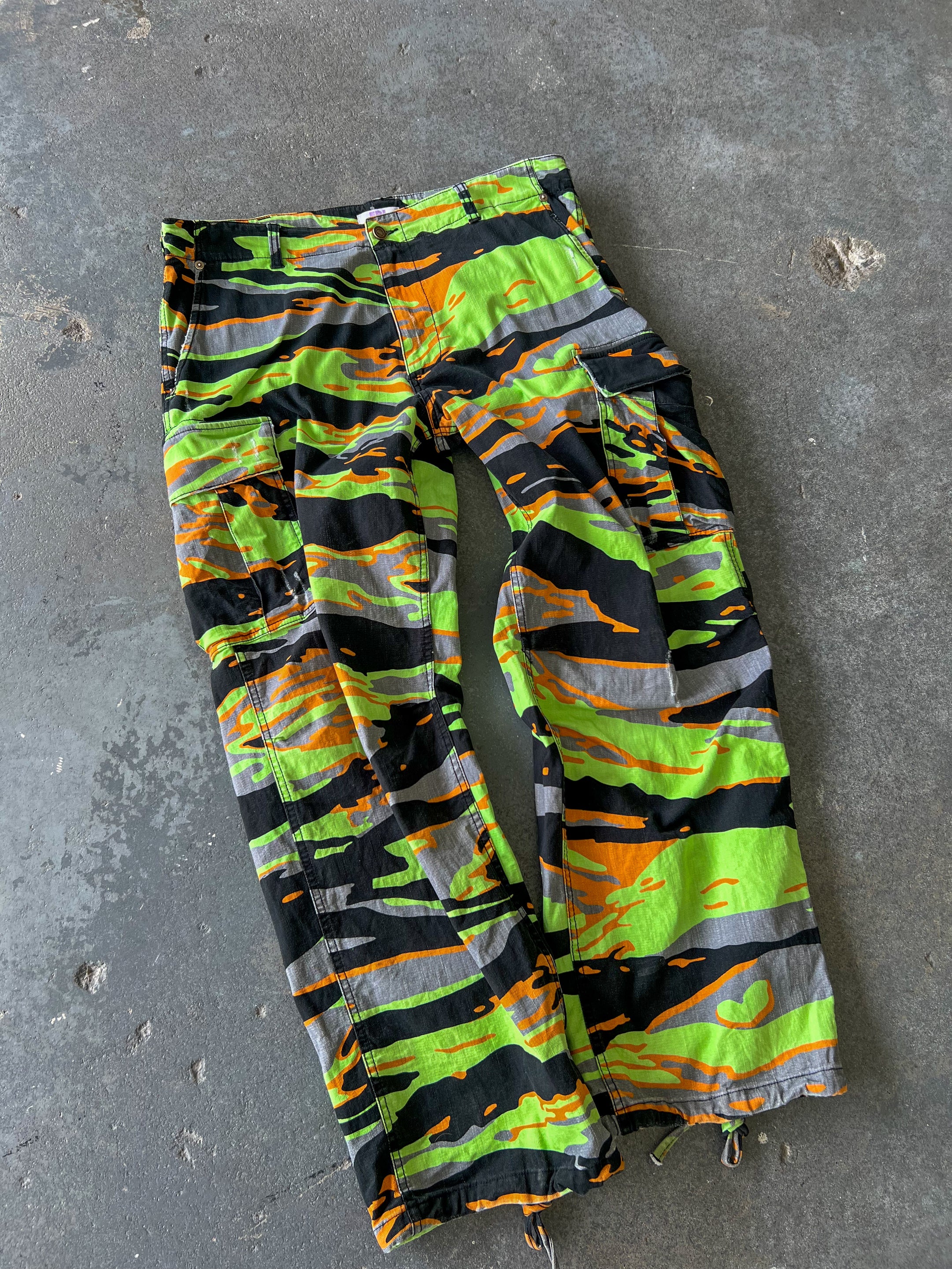 ERL multicolor camo cargo pants Sz L faded*