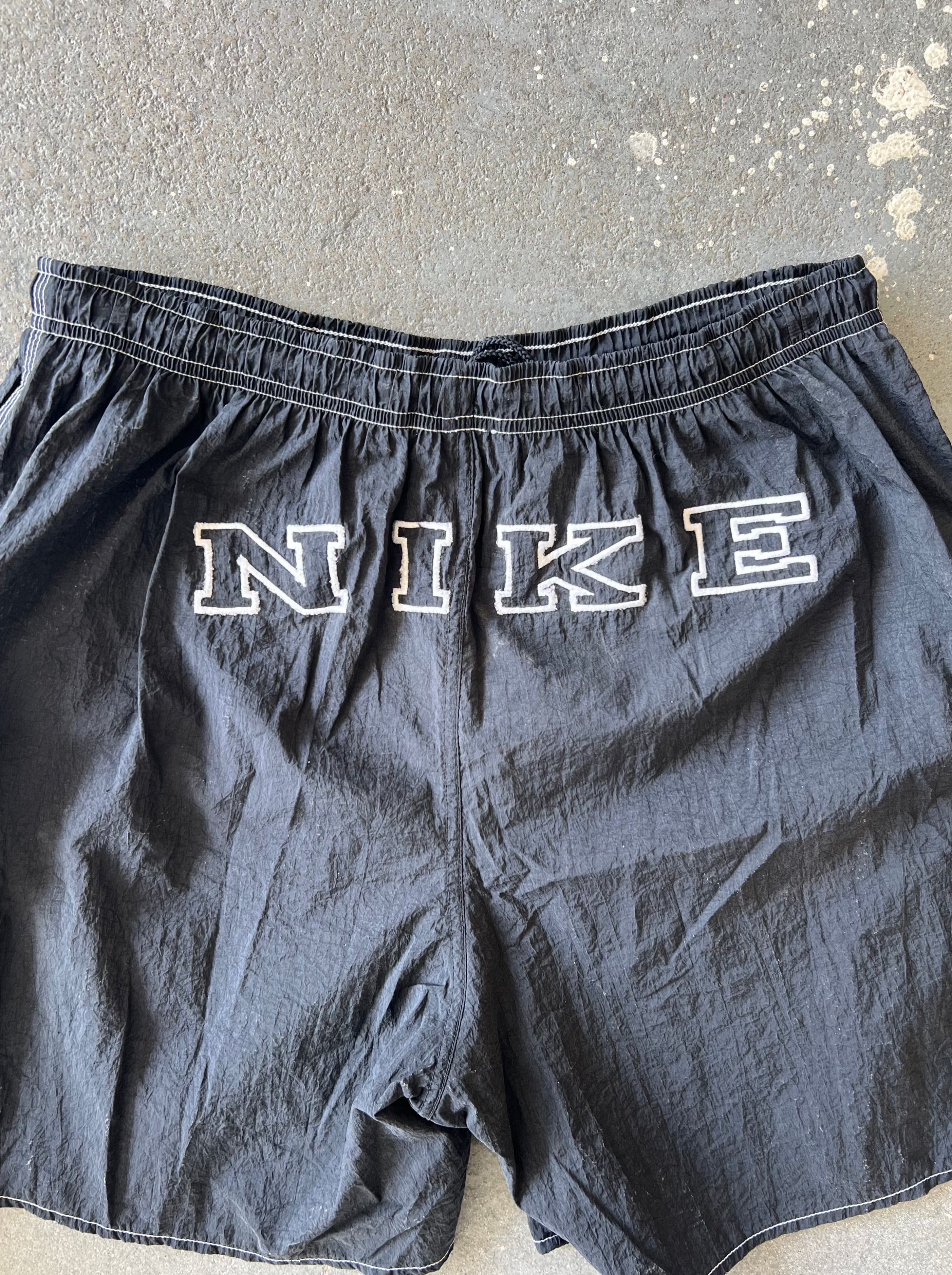 90s Nike black big swoosh short - Sz M